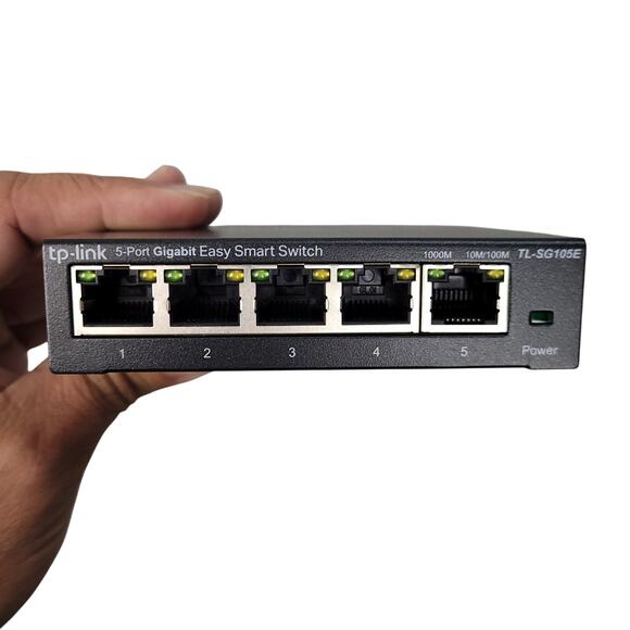 TP-LINK TL-SG105E 5-Port Gigabit Easy Smart Switch SOHO Desktop Switch Black - Picture 3 of 7
